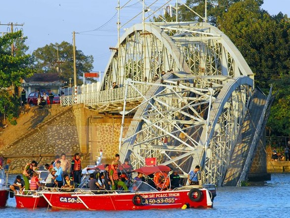 Phó Thủ tướng đề nghị đẩy nhanh khắc phục sự cố cầu Ghềnh