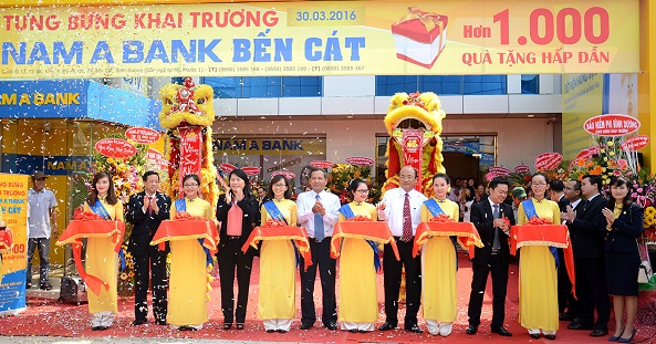Tưng bừng khai trương Nam A Bank Bến Cát