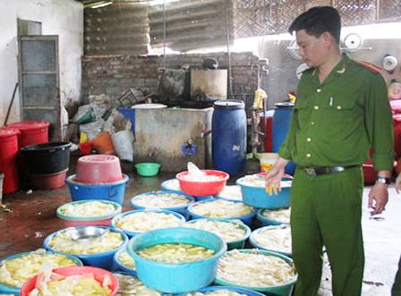 Măng ngậm hóa chất, quẩy chứa phụ gia không rõ nguồn gốc