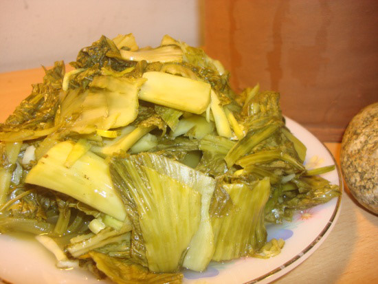 Dưa cải muối cũng phát hiện chất vàng ô