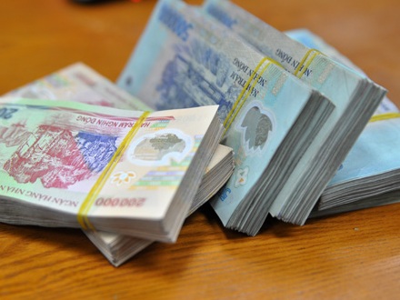 Lương lãnh đạo ngân hàng cao nhất 200 triệu đồng tháng trong quý I