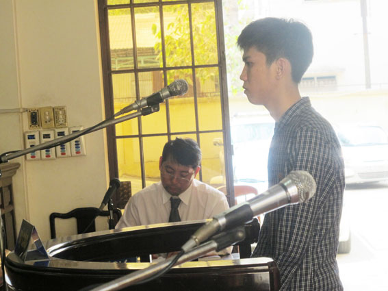 Con bênh mẹ, giết cha