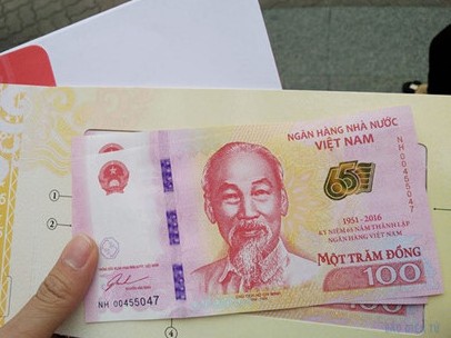 Tiền lưu niệm 100 đồng đội giá ngoài thị trường tự do