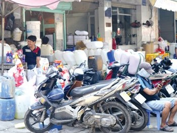 Bất lực nhìn chợ thần chết