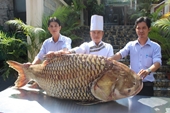 Cá hô nặng hơn 117 kg cập bến Sài Gòn