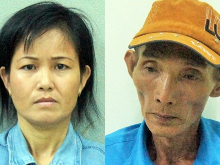 Nữ tiếp viên quán cà phê mây mưa với khách