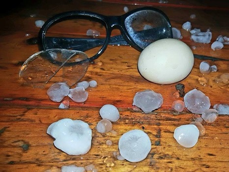 Mưa đá dội xuống Sa Pa, lũ sông Hồng lên nhanh