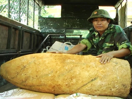 Hai cha con phát hiện quả bom 500 kg