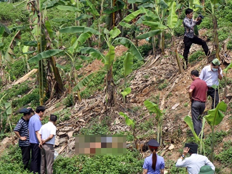 Thi thể nam thanh niên nhiều vết đâm ở ven đại lộ Thăng Long