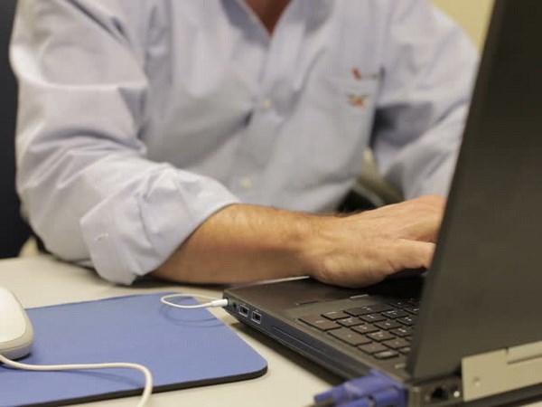 Cho công chức đi làm 2 ngày một tuần   để tiết kiệm điện