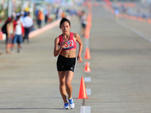 Nữ hoàng đi bộ Việt Nam giành HC vàng tại Singapore