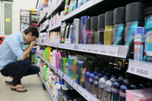  Các sản phẩm khử mùi thường gây ngộ nhận đối với người tiêu dùng Ảnh: HOÀNG TRIỀU