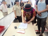 Bắt quả tang khách du lịch người Trung Quốc ăn cắp điện thoại tại Sân bay Cam Ranh