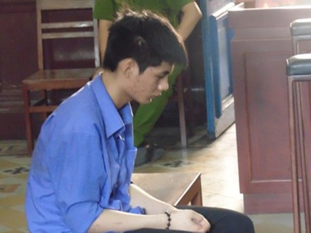 Tử hình kẻ bênh bạn gái đâm chết 2 người