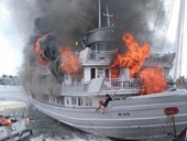 Cháy du thuyền Tuần Châu, nhiều khách lao xuống biển