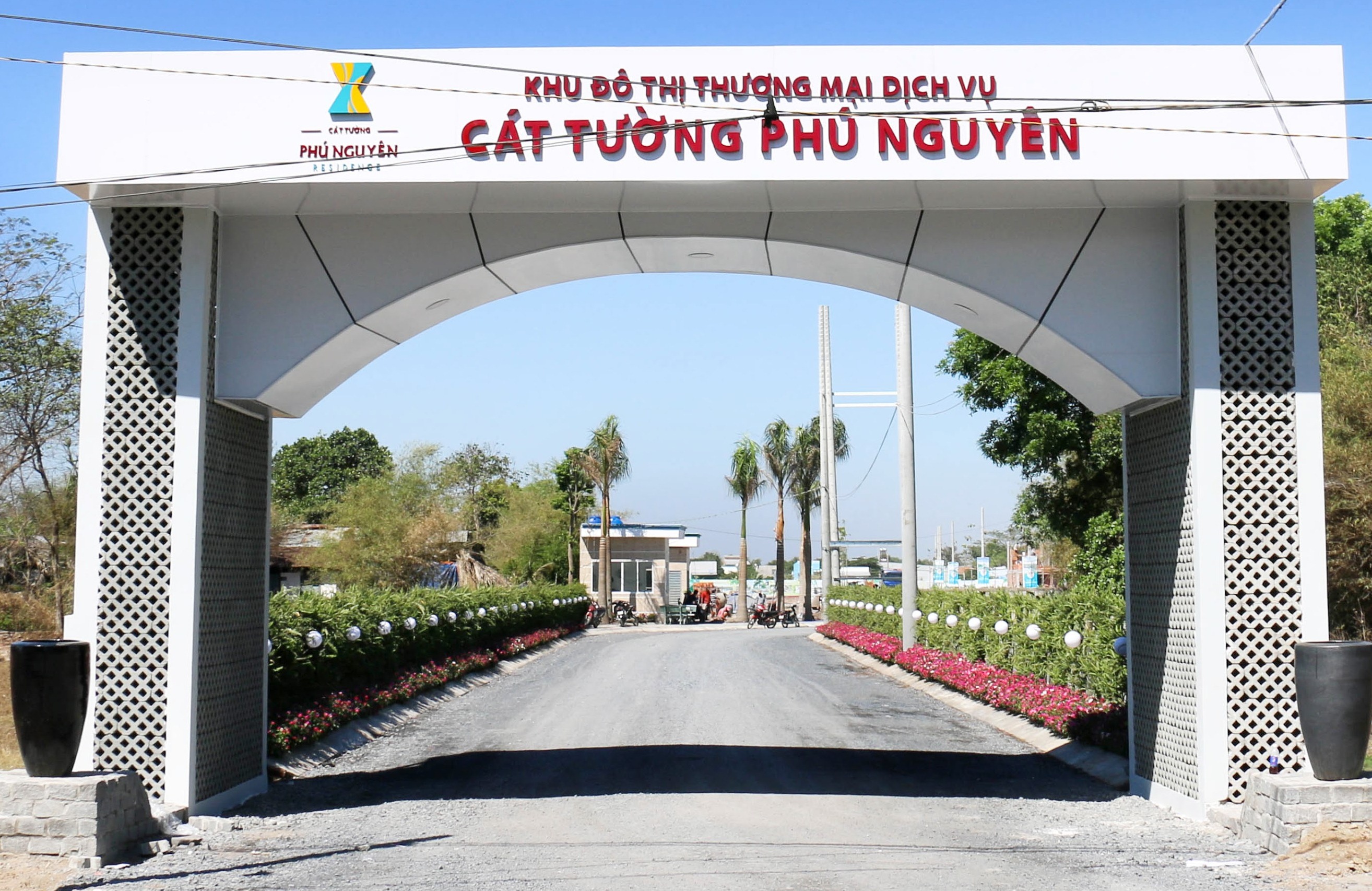 Cổng chào khu thương mại Cát Tường Phú Nguyên