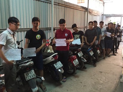 Ngăn chặn hơn 30 thanh niên tụ tập đua xe