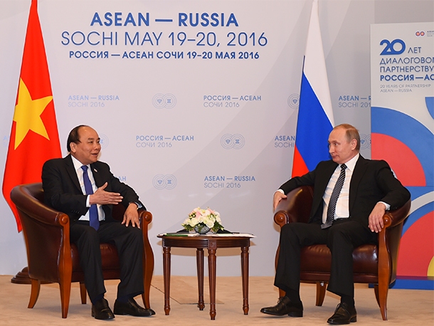 Thủ tướng Nguyễn Xuân Phúc hội kiến Tổng thống Putin