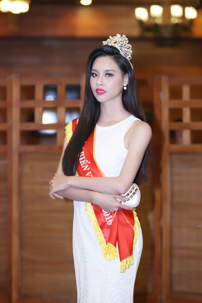  Ông Lý Minh Tuấn cho rằng, các thí sinh đoạt giải cần thêm thời gian để hoàn thiện bản thân và Tân Hoa hậu là người đẹp có kiến thức