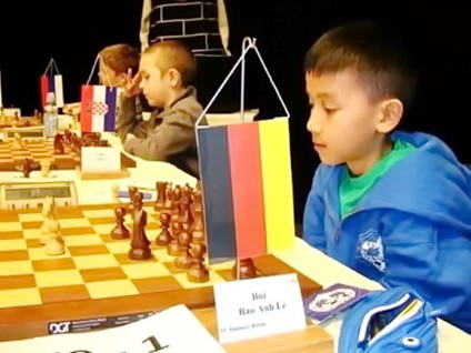 Cậu bé 10 tuổi gốc Việt vô địch cờ vua ở Đức