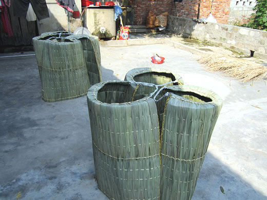 Độc đáo làng áo tơi Yên Lạc