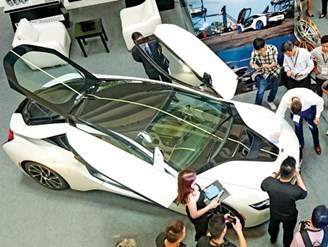 Ô tô nguyên chiếc ồ ạt về Việt Nam để né thuế mới