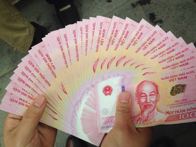 Dừng bán tiền lưu niệm 100 đồng