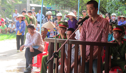 2 năm tù về tội tàng trữ trái phép ma túy, gây thương tích