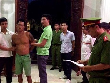 Hà Nội  Ông trùm bảo kê quán karaoke, bắt dân làng gọi bằng bố