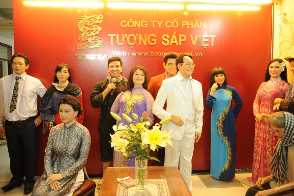 Bán nhà để làm 100 tượng sáp