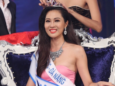 Diệu Ngọc đăng quang Hoa khôi Áo dài Việt Nam 2016