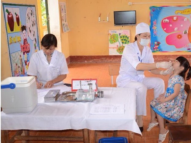 Bắt đầu triển khai cho trẻ uống vaccine bại liệt loại mới