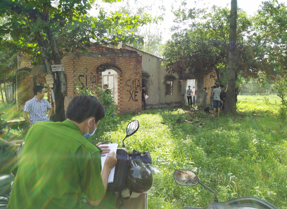 Phát hiện xác thanh niên trong ngôi nhà bỏ hoang