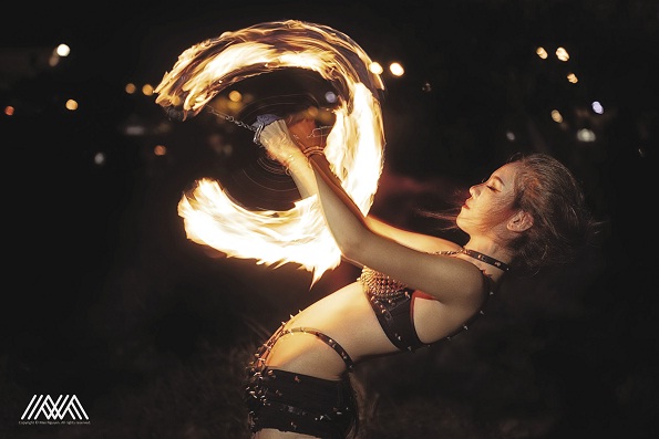 Mỹ Kim - nóng bỏng và  gợi cảm với múa lửa