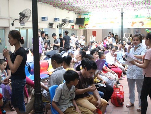 Nắng nóng đỉnh điểm, nhiều người đổ bệnh