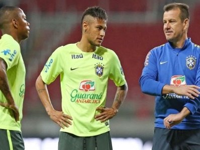 Brazil sa thải HLV Dunga
