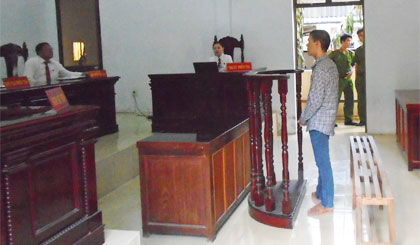 Trộm thức ăn gia cầm Lãnh 6 tháng tù giam