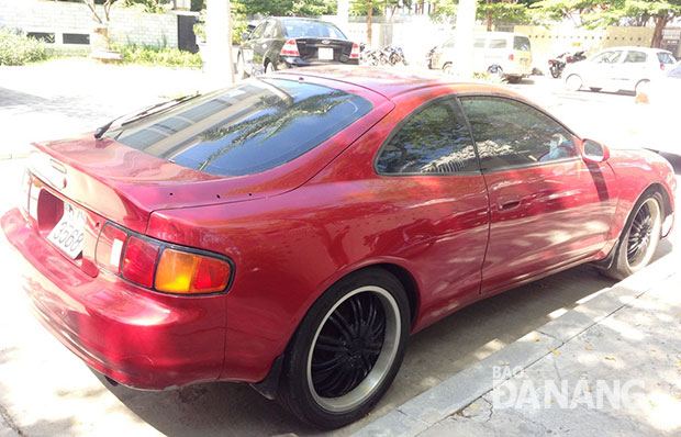 Tạm giữ ô-tô nghi nhập lậu