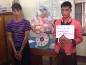 Bắt 2 đối tượng người Lào đang gùi lưng 35kg thuốc phiện