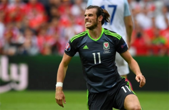 Gareth Bale bất ngở mở tỷ số cho xứ Wales.