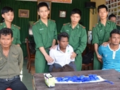 Bắt giữ 3 đối tượng người Lào vận chuyển 4 000 viên ma túy