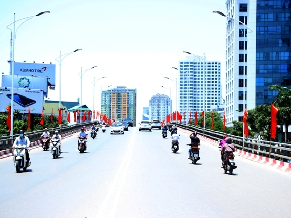 Nắng nóng gay gắt bao trùm miền Bắc, miền Trung