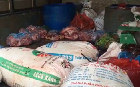 Liên tiếp thịt thối, thịt bẩn hết hạn tuồn về Thủ đô