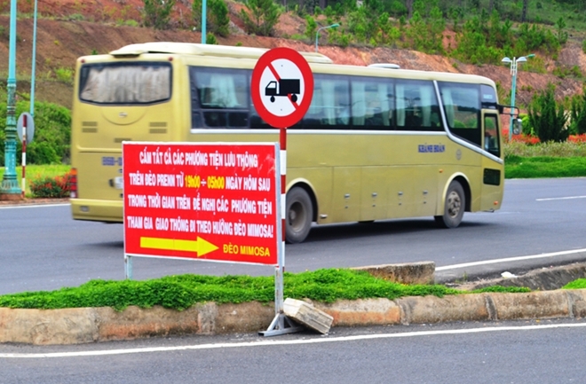  Cấm mọi phương tiện qua đèo Prenn Đà Lạt vào ban đêm từ ngày 22-6 đến 22-7.