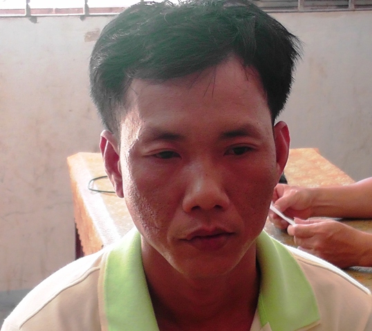 Dùng dao gây thương tích người khác