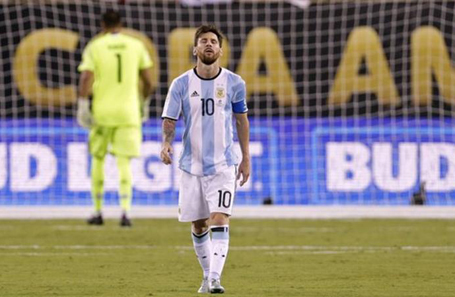  Messi bất ngờ tuyên bố chia tay đội tuyển Argentina