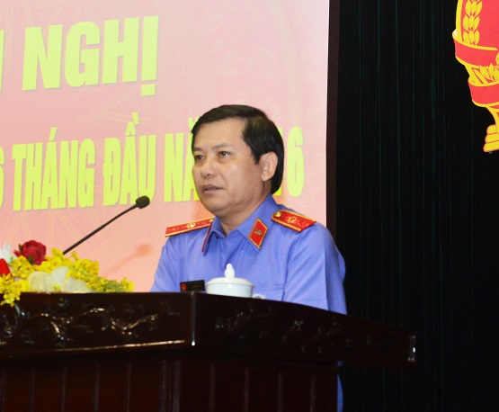 Đồng chí Lê Minh Trí, Ủy viên Trung ương Đảng, Viện trưởng VKSNDTC phát biểu tại Hội nghị 