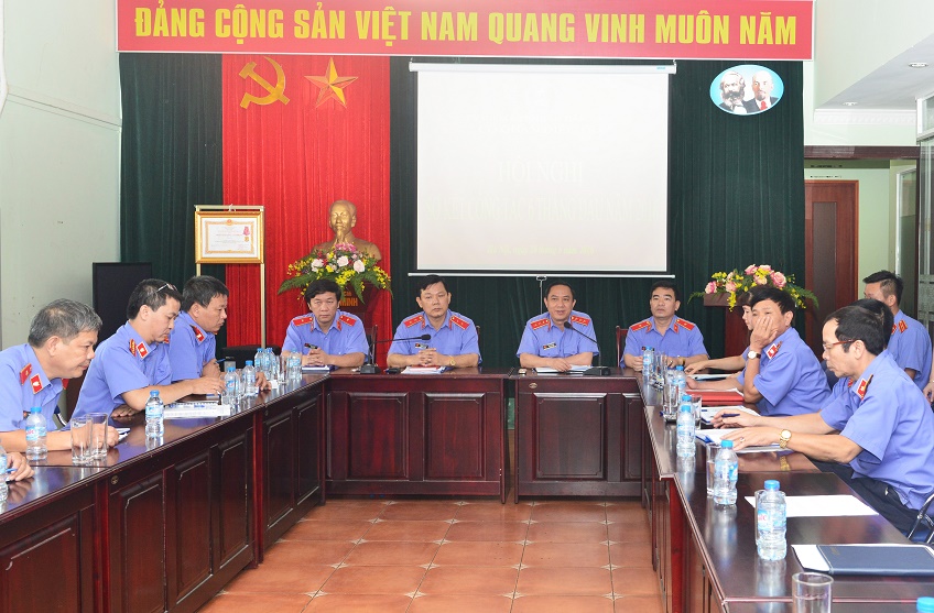 Đồng chí Bùi Mạnh Cường, Phó Viện trưởng VKSNDTC phát biểu tại Hội nghị sơ kết công tác 6 tháng đầu năm 2016 của Cơ quan điều tra VKSNDTC