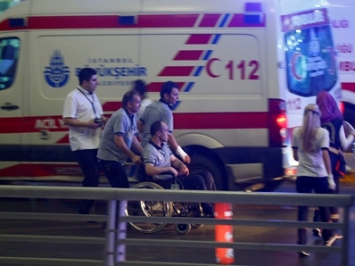 Đánh bom, xả súng liên tiếp ở sân bay Thổ Nhĩ Kỳ, 36 người chết