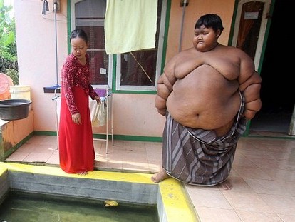 Choáng với thân hình cậu bé 10 tuổi nặng 192kg